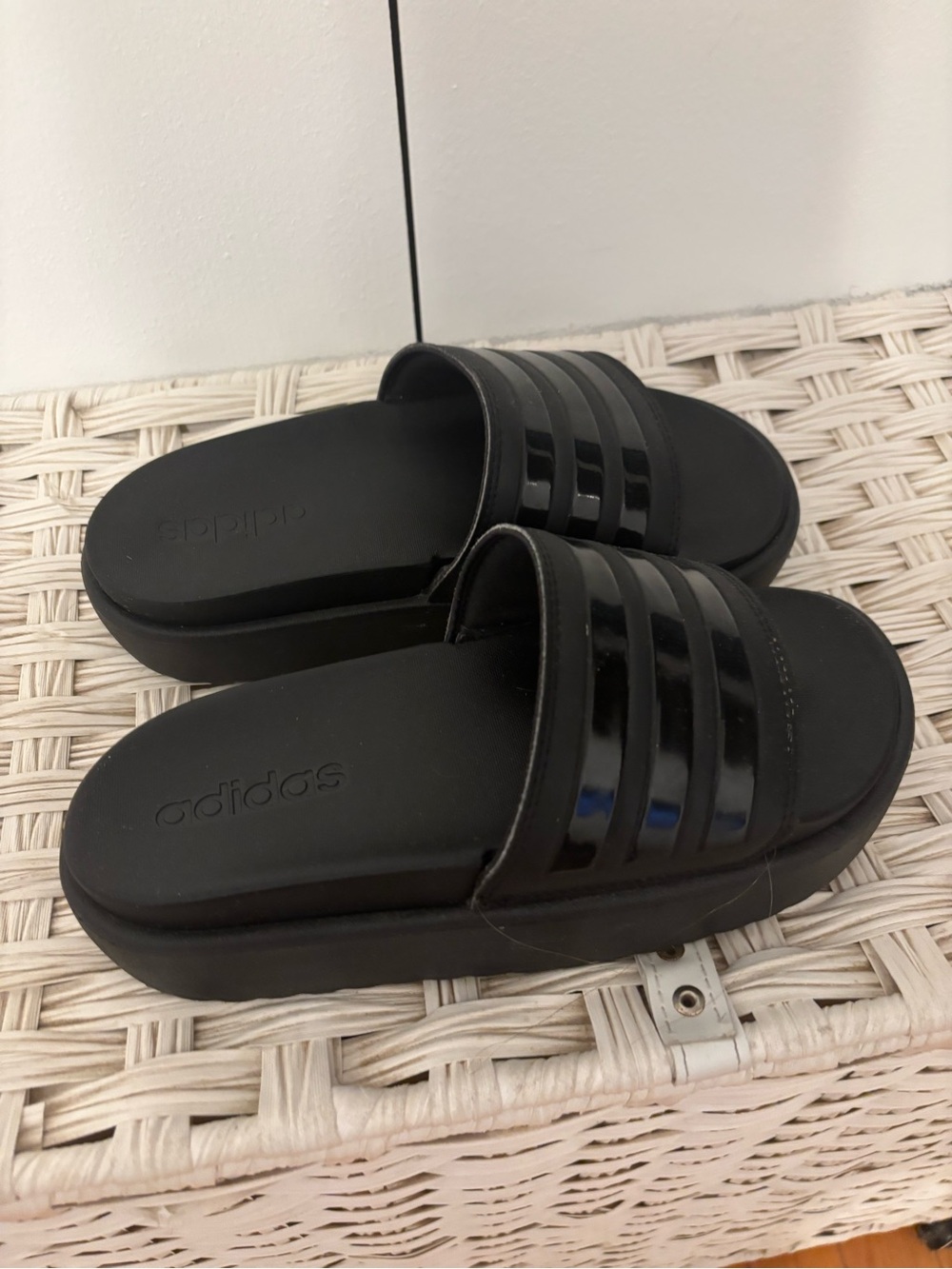 adidas Women’s Black Slide Sandals with Gloss Stripes size 6 great condition
